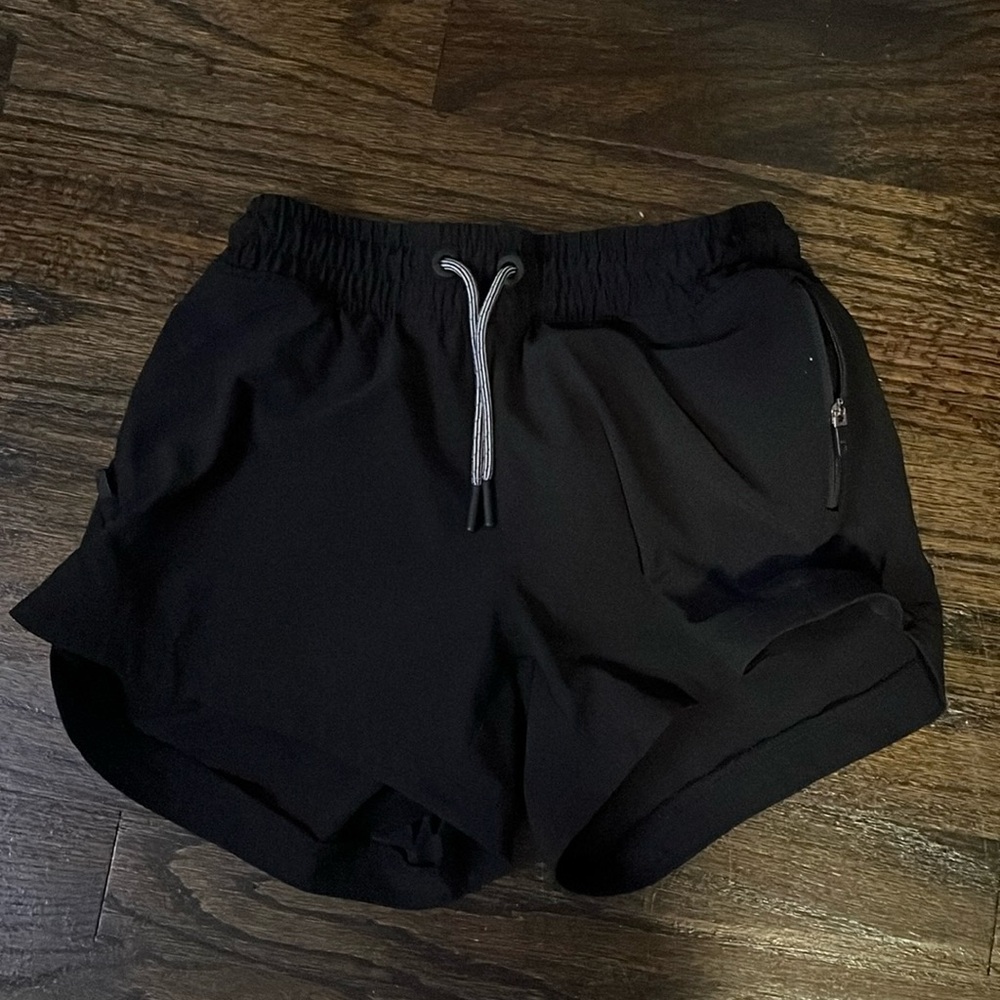 ATHLETA girls black shorts 10/12!!🩳